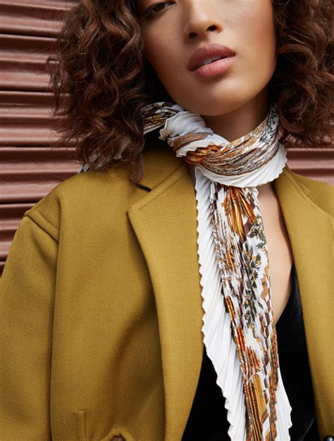 how to tie a hermes scarf